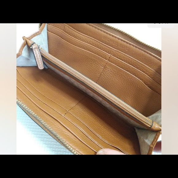 Michael Kors long wallet - Picture 3 of 6